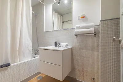Un baño de Heima en las Letras 1A. Alquiler temporal