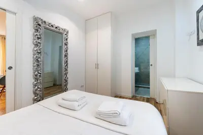 Cama o camas de una habitación en For You Rentals Puerta del Sol Apartments TEMPORAL PRE104B