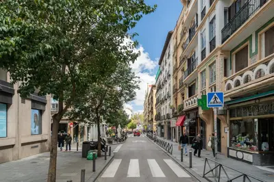 Plano de Steps to Gran Via Stylish 1BR in Chueca