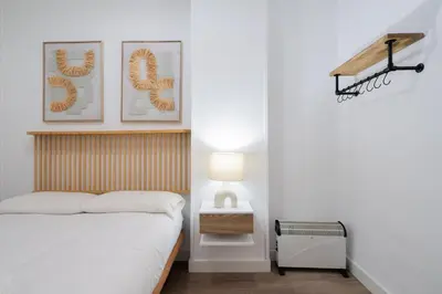 Plano de Steps to Gran Via Stylish 1BR in Chueca