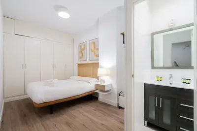Plano de Steps to Gran Via Stylish 1BR in Chueca