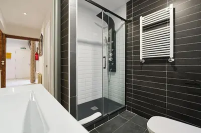 Un baño de Nice apartment in Tirso de Molina