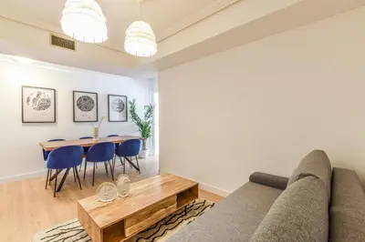 Plano de apartamentos de alquiler temporal para 6 personas en lavapies