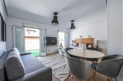 Plano de apartamentos de alquiler temporal para 6 personas en lavapies