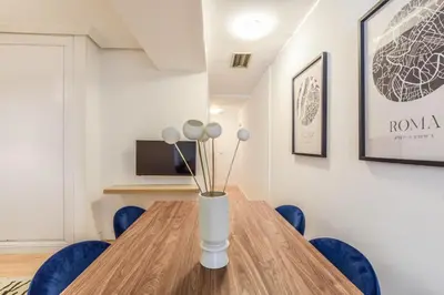 Plano de apartamentos de alquiler temporal para 6 personas en lavapies