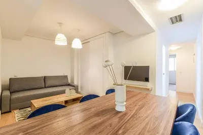 Plano de apartamentos de alquiler temporal para 6 personas en lavapies