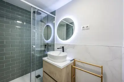 Plano de apartamentos de alquiler temporal para 6 personas en lavapies