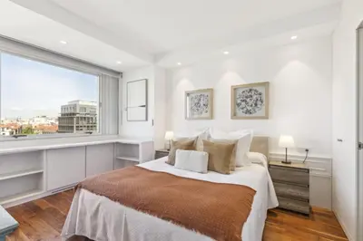Cama o camas de una habitación en Modern 1-Bed Apartment with Panoramic Views