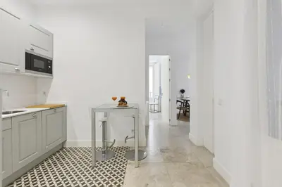 Una cocina o zona de cocina en Central Madrid 2BR2BA Comfort Convenience