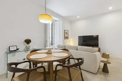 Una televisión o centro de entretenimiento en Central Madrid 2BR2BA Comfort Convenience