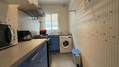 Una cocina o zona de cocina en Well connected flat near the centre of Madrid