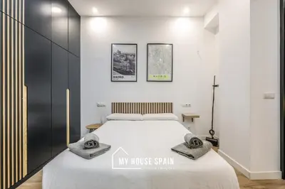 Cama o camas de una habitación en MyHouseSpain - Acogedor apartamento cerca de Atocha II