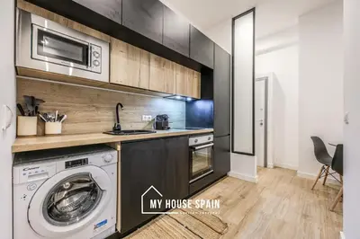Una cocina o zona de cocina en MyHouseSpain - Acogedor apartamento cerca de Atocha II