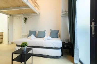 Cama o camas de una habitación en RBL180 - Acogedor dúplex en Salamanca, Madrid - Alquiler temporal