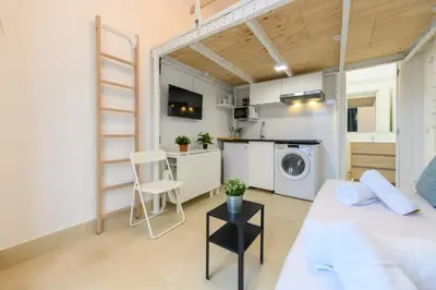 Cama o camas de una habitación en RBL180 - Acogedor dúplex en Salamanca, Madrid - Alquiler temporal