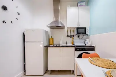 Una cocina o zona de cocina en Private Embajadores Apartment