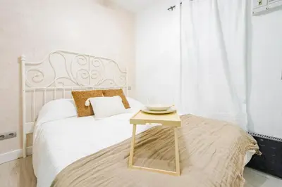 Cama o camas de una habitación en Private Embajadores Apartment