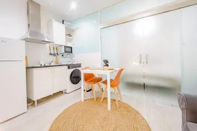 Una cocina o zona de cocina en Private Embajadores Apartment