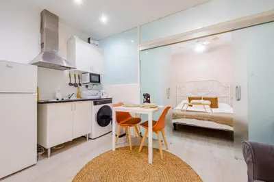 Una cocina o zona de cocina en Private Embajadores Apartment