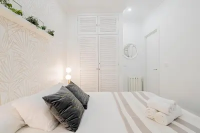Cama o camas de una habitación en For You Rentals Glorieta de Bilbao apartment TEMPORAL EGU42