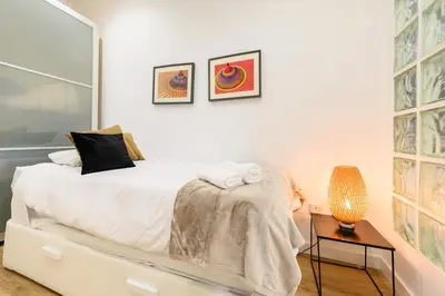 Cama o camas de una habitación en DLM73 - Piso de 2 dormitorios en el Centro de Madrid, Sol - Temporal