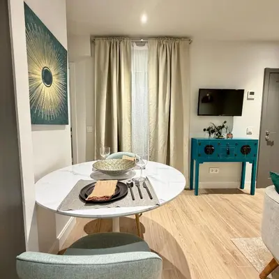 Una televisión o centro de entretenimiento en Luxury apartment in downtown Madrid