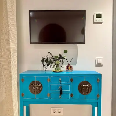 Una televisión o centro de entretenimiento en Luxury apartment in downtown Madrid