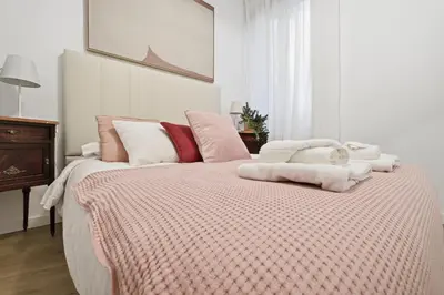 Cama o camas de una habitación en Classic Malasaña by Hogar4