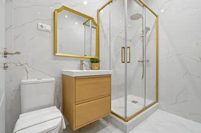 Un baño de Classic Malasaña by Hogar4