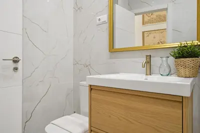 Un baño de Classic Malasaña by Hogar4
