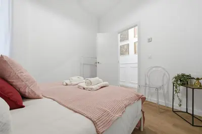 Cama o camas de una habitación en Classic Malasaña by Hogar4