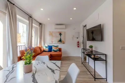 Una televisión o centro de entretenimiento en Bright and Fantastic 1H - Arganzuela Apartment B