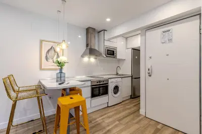 Una cocina o zona de cocina en Bright and Fantastic Studio - Apartment Embajadores A