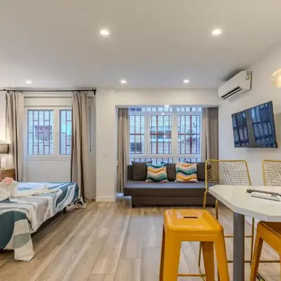 Bright and Fantastic Studio - Apartment Embajadores A