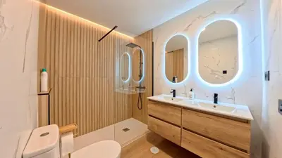 Un baño de Style and Comfort in Latina, Home for 4