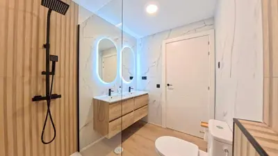 Un baño de Style and Comfort in Latina, Home for 4