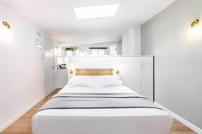Cama o camas de una habitación en Home Suite Home Gran Via, en pleno centro
