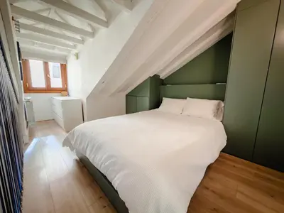 Cama o camas de una habitación en The Hidden Loft, Antón Martín Metro