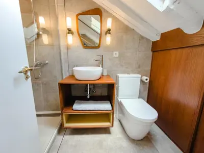 Un baño de The Hidden Loft, Antón Martín Metro