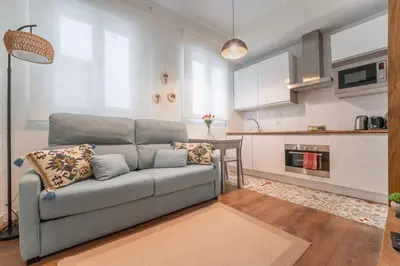 Una cocina o zona de cocina en Modern comfortable -1 Bedroom 1Bath-Malasaña