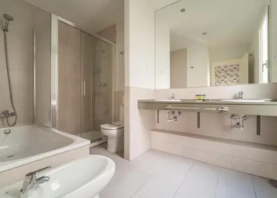 Un baño de Elegant exclusive -3 Bdrs 2 Baths -Salamanca