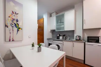 Una cocina o zona de cocina en GuestReady – Modern studio in Madrid city centre