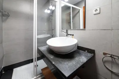 Un baño de GuestReady – Modern studio in Madrid city centre