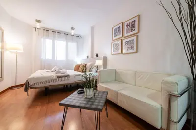 Cama o camas de una habitación en GuestReady – Modern studio in Madrid city centre