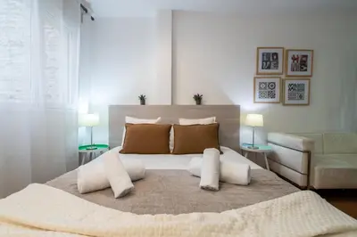 Cama o camas de una habitación en GuestReady – Modern studio in Madrid city centre