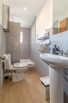 Un baño de Heima ático en las Letras. Alquiler temporal