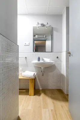 Un baño de Heima Dreams en las Letras. Alquiler temporal