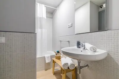 Un baño de Heima Dreams en las Letras. Alquiler temporal