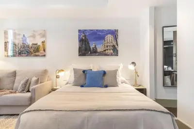 Cama o camas de una habitación en Stylish Studio for 2 in Central Madrid