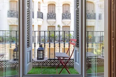 Un balcón o terraza de Stylish Studio for 2 in Central Madrid